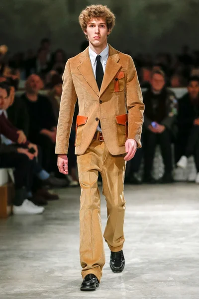 Look 54